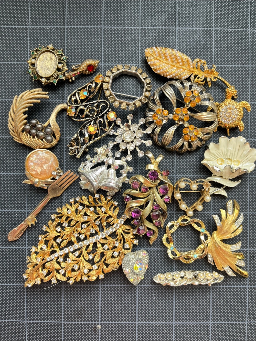 Vintage rhinestones brooch lot Gold-tone repair harvest Lot
